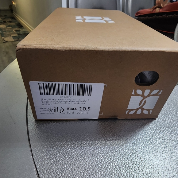 Elegant Black Slingback Heels - Picture 4 of 5